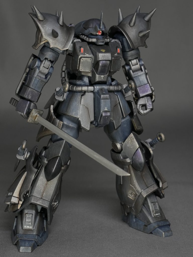 みんな大好き忍者!!ステルス性能に特化するため、銃火器はほぼ無く近接武器、それもヒートソードではなくただのカタナとクナイ。熱探知を避ける狙いで、通常のイフリートにある胸の排熱口とかもわざと塞いでるんだと。