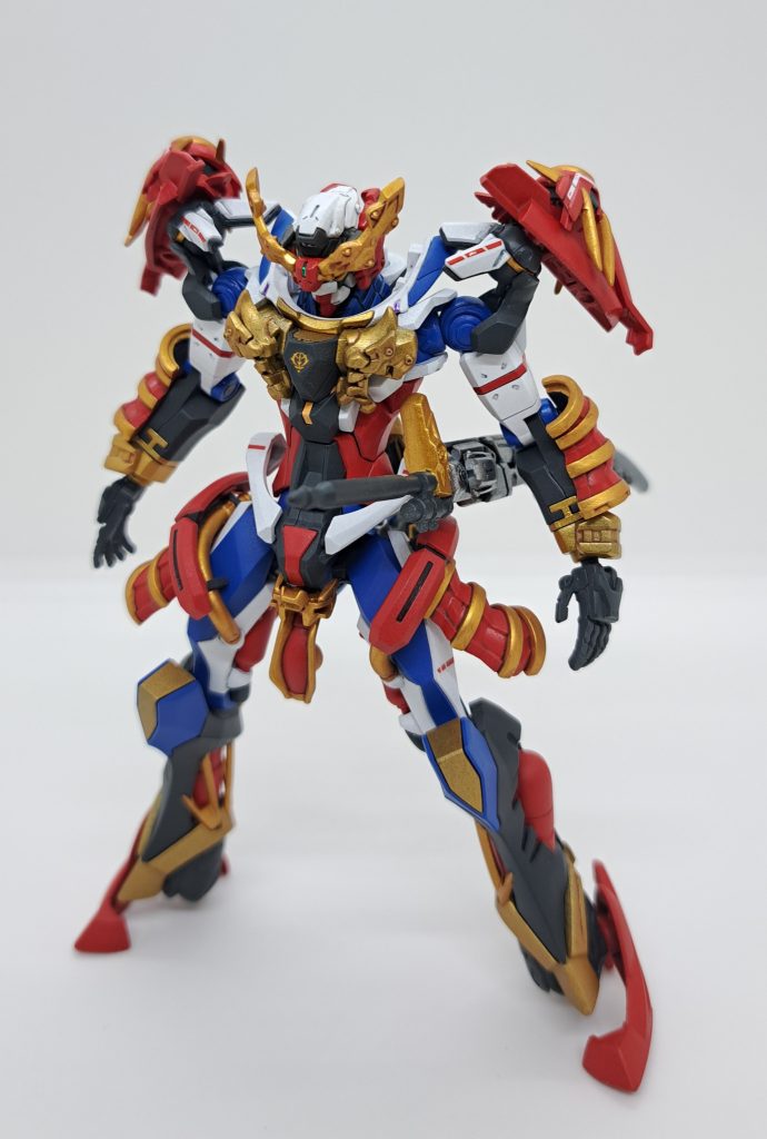いつもの縛りミキシングですが今回はキット一体のみにしたのでバックパックや非展開頭部を使い武者っぽくしました一体のみをミキシングというのかはわかりませんが