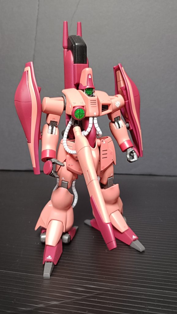 合わせ目消しのみでいつものスプレー塗装でツヤ消しクリア仕上げです。