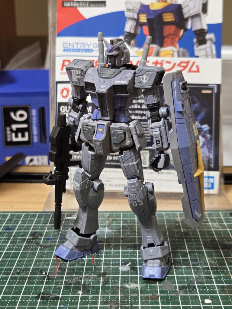 友人からぱち組万博ガンダム頂いたんで久々にリペイント衝動にかられて筆塗りですなわけで0.5カウント?