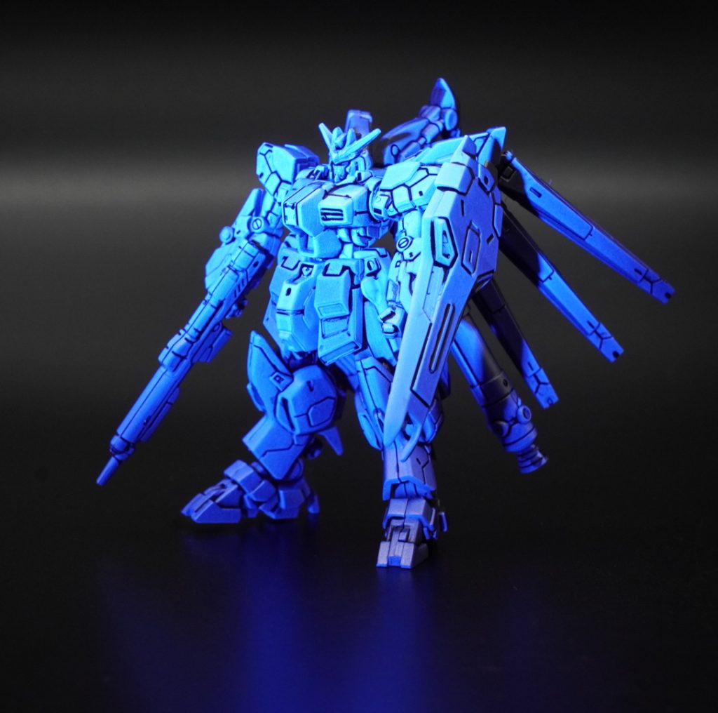 蛍光クリアーを塗装。ブラックライトで発光します。