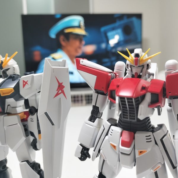 何故か今更F91イマジンを作成しました。今回(も)顔に拘りまして、最初はキットのフェイスを小型化して満足していたのですが…たまたま手元にあったEGニューとMG2.0のフェイスが同じくらいのサイズだとおもい、軽い調整をするとコレがシンデレラフィットマスクのへの字を2本にし隈取りを修正したところめちゃくちゃ好みの仕上がりになり、気がつけばスジ彫りまで入れて最後まで走り抜けていました。もうほとんど完成してますがもう少し修正してからブース撮影していきます。休憩のつもりで手をつけたら先に出来てしまったシリーズ…どうやらカトキ版によく似ていたので、EGニューを買い直したらもう今度はしっかりカトキ版に寄せて作ってみようかな(2枚目)