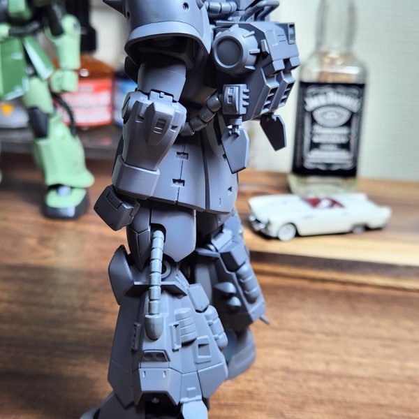 Origin版、F2ザク、どちらのキットの胸部動力パイプも合わない為、新たに作りました。雰囲気出てきて益々楽しくなってきました。完成まで失敗を少なく進めたいです（2枚目）