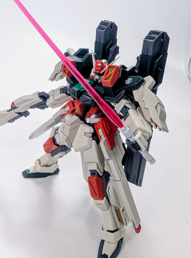 元々バスターには無いですが、マイフリのレール砲にマウントされているのでビームサーベルも装備出来るようになりました…あんな棒切れ2本で済むのだから元々のバスターも何処かしらに追加してあげれば良いのにと思うw