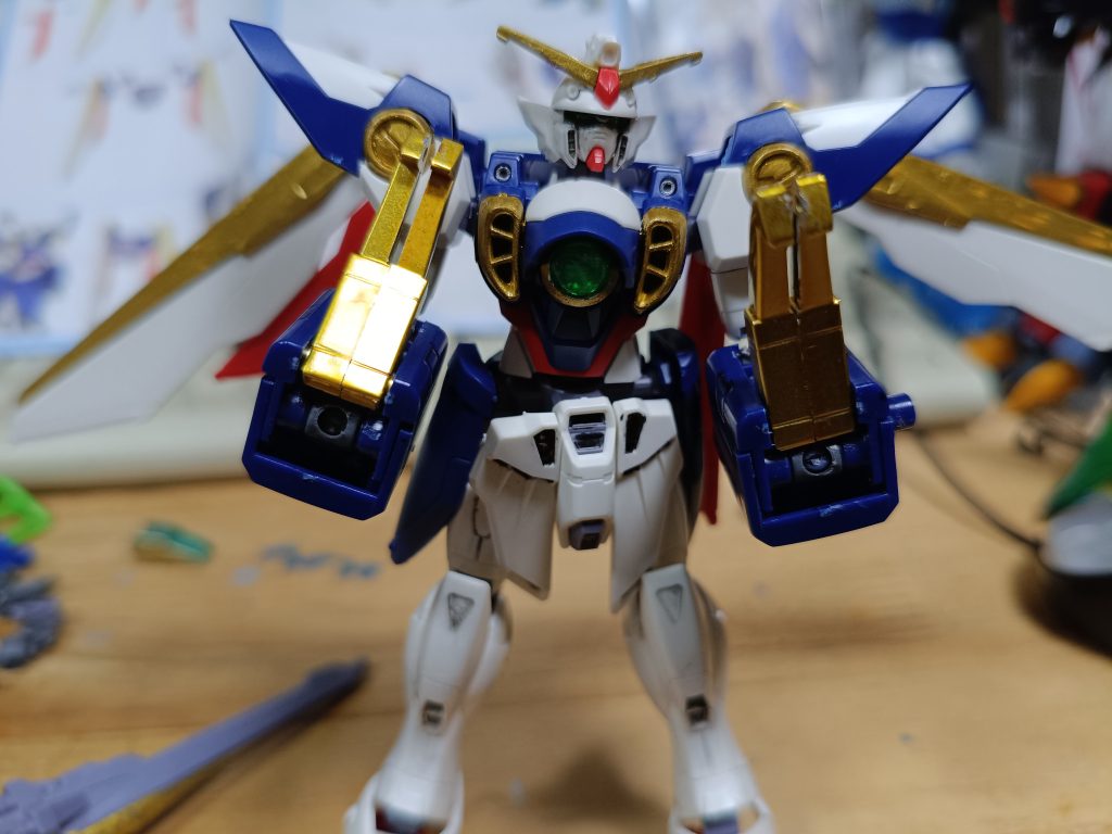 この腕はでかいウイングガンダムから無理矢理移植しました