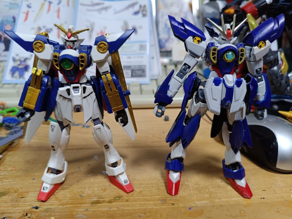 以上です　万博ガンダム〜かなり久しぶりのガンプラでしたあとウイングパーツは外してますがウイングガンダム弐式と比べるとこんな感じです