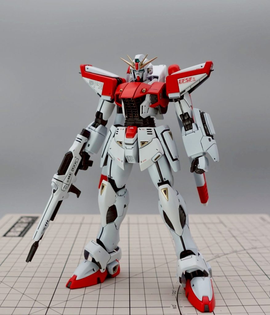 主な塗料はガイアのフレイムレッドとスチールホワイトクレオスのスーパーゴールド2ガイア半艶クリアープレミアム