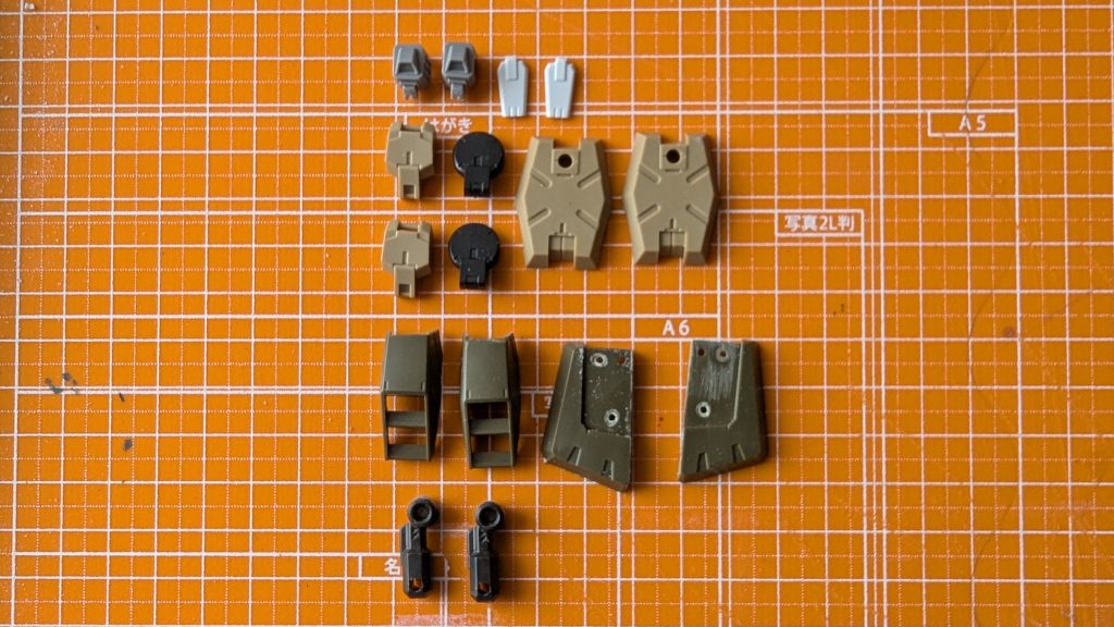 追加装甲本キットの足やバックパックの飾り部分30mmストームブリンガーの余りパーツが主な材料。