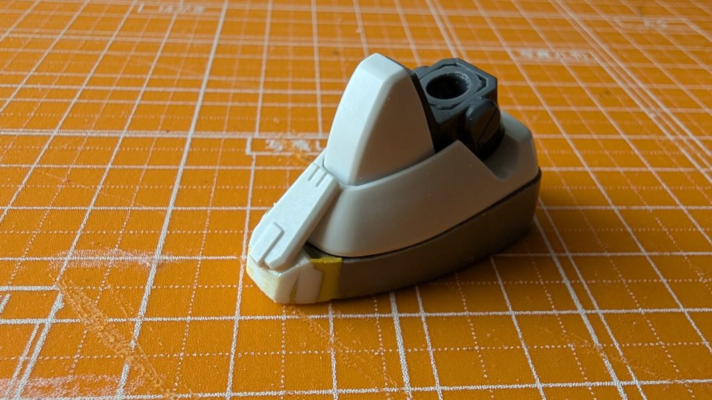 足首どのザクも足首から下が小さい気がして自分好みにつま先延長。飾りは同じくバックパックのスタビライザー。