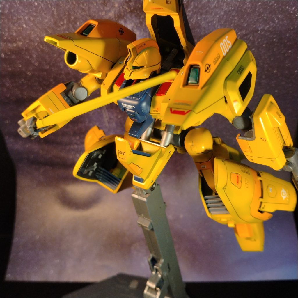 今回は自由製作だったのでスジ彫り入れたりメインカメラを埋め込んだり、途中頭部のクリアパーツを紛失してる事に気づいてレジンに色を付けて復元しました!😄