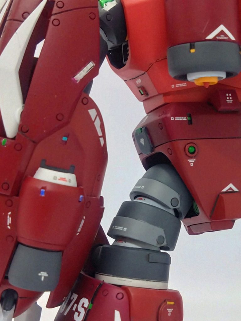 脚のジャバラ部にもデカールを貼ってみました、見えない箇所に手を加えるw大人のオシャレポイント😳
