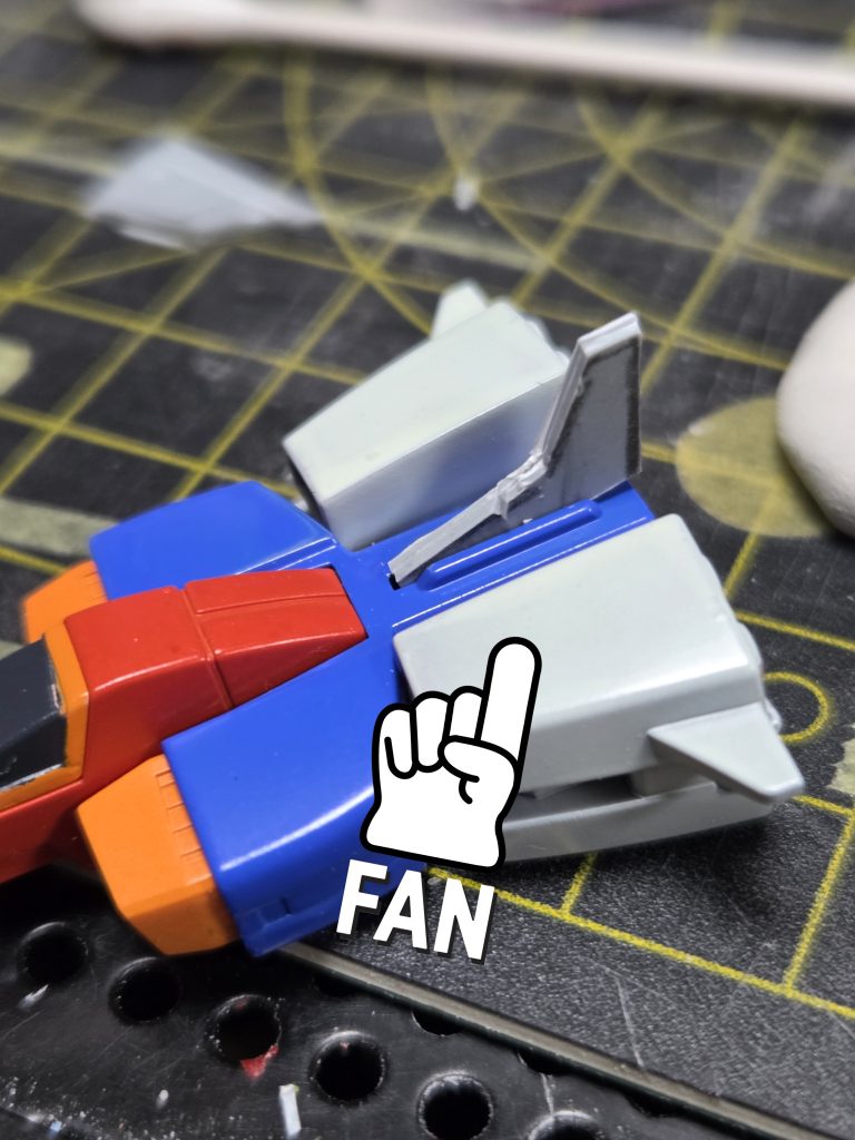 コアファイターの尾翼も無くしたんで、プラバン切り貼りしてでっち上げてます(笑)