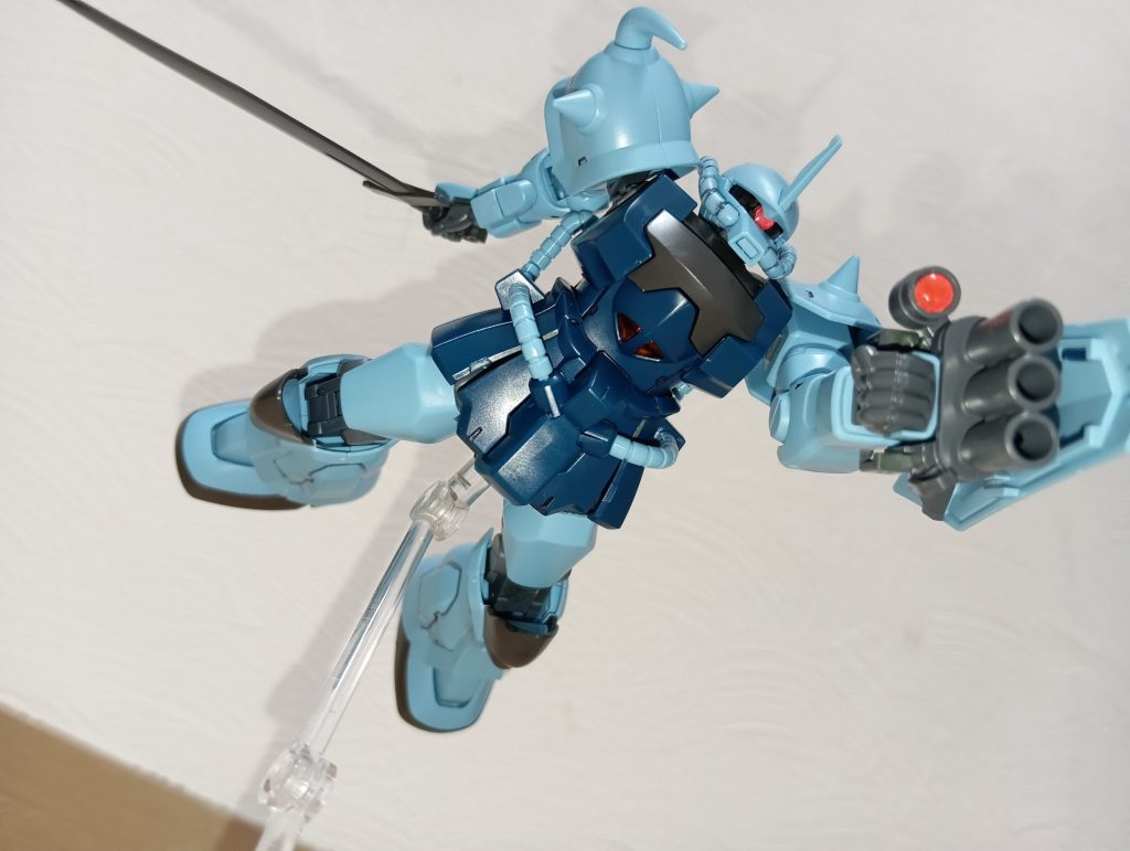 上から迫るグフカスタムノリス大佐の戦いは某ゲーム的に見ると敵の護衛を翻弄しつつ撃破せずに敵タンクだけを確実に仕留めるアンチの鑑でしたね