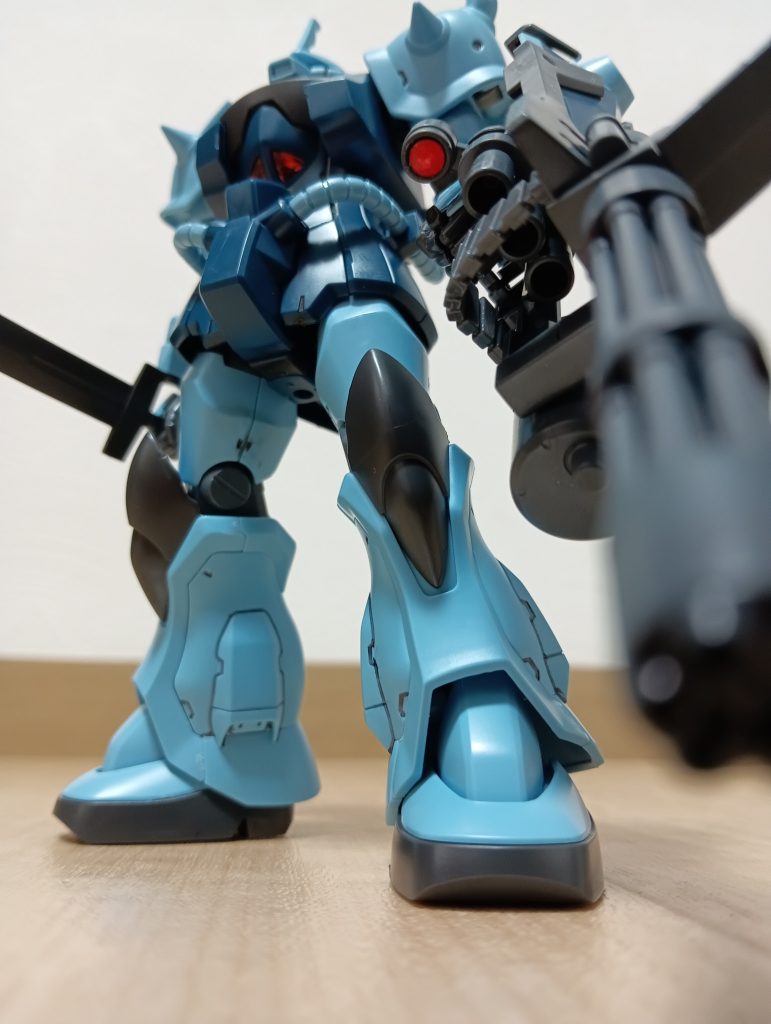 グフカスタム、大地に立つ