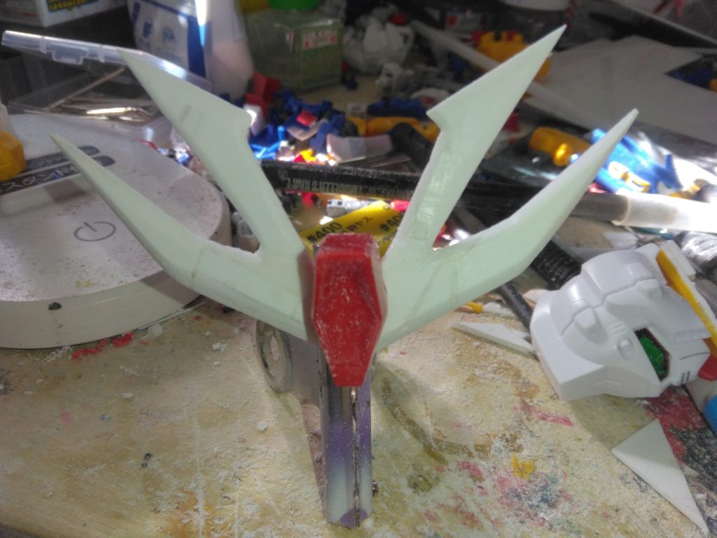 角はプラ板で作りました