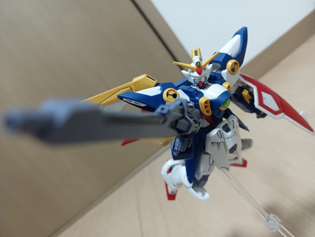 ほとんど主人公機らしい活躍がないという珍しい主人公機ですね個人的にはサブタイトルが出る時に羽根ひろげながらカッコよく出てくる姿の方が印象に残っています