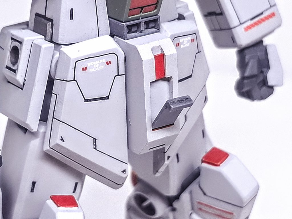 股間はこんな感じに改造してました