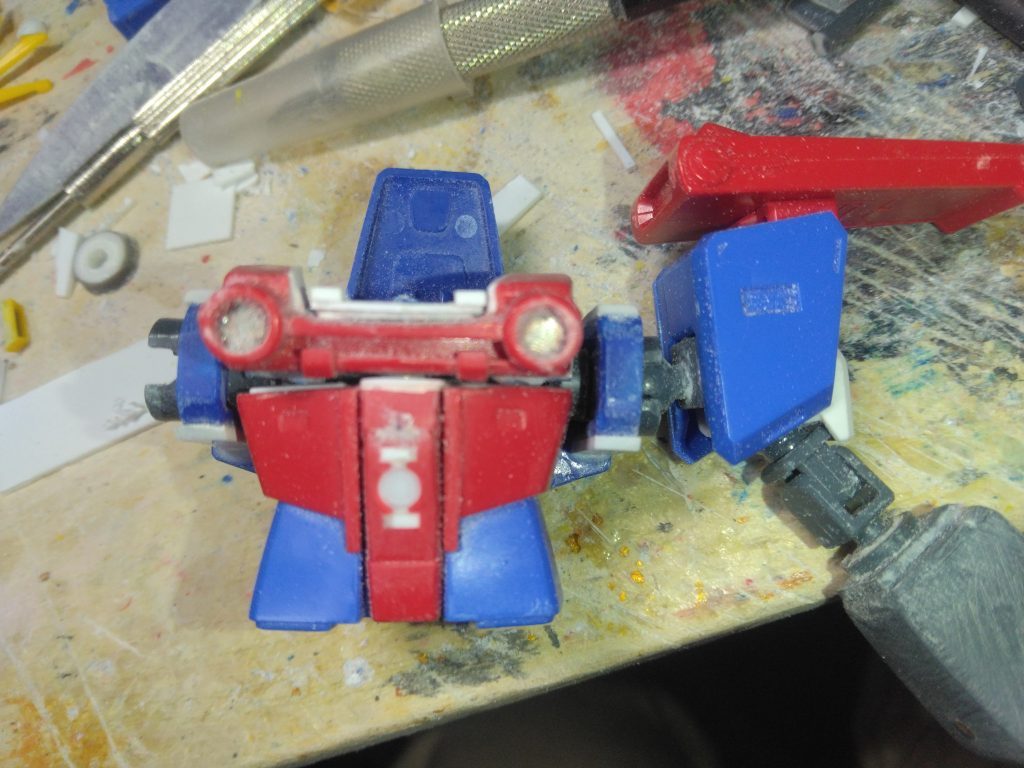 頭以外は変形合体します