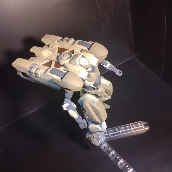 ちょっとしたところばかりなんですが、迷ったあげく手塗りで色を足しました!😄またダラダラ作業になりそうなので今晩仕上げようと自分に言い聞かせてます!😄😄実は依頼制作が2つ決まっていて依頼者さんの仕事が忙しくキットがまだ届いてなくて、そのタイミングに合わせて百里の塗装を始めました!私は制作しだすと、普段は間を空けずにやりたいと思う方なので!切りよく百里の塗装前で止めてました!勿論ハンドピースの事もありますが!予定としてはMGサイサリス、MGザクキャノンを予定してますが依頼者さんが急な出張でもうちょい帰ってこれなくて、ちょいちょい予定が伸びてます!😄ハンドピースのニードルをタミヤに注文しても直ぐには来ないと思うので取り敢えずはエアブラシワークスって言う日本のメーカーの安価なハンドピースの0.2を代替えに用意しようと思ってます!と、言うわけで百里の制作ストーリーはここで終わりにして今晩デカールとトップコートしたら普通に投稿しますので!この機体は好き嫌いや、全く関心持たれてない方もいると思いますが!私は好きで久々の個人趣味のキットですので観覧宜しくお願いします!😄長文失礼しました!🙏(2枚目)