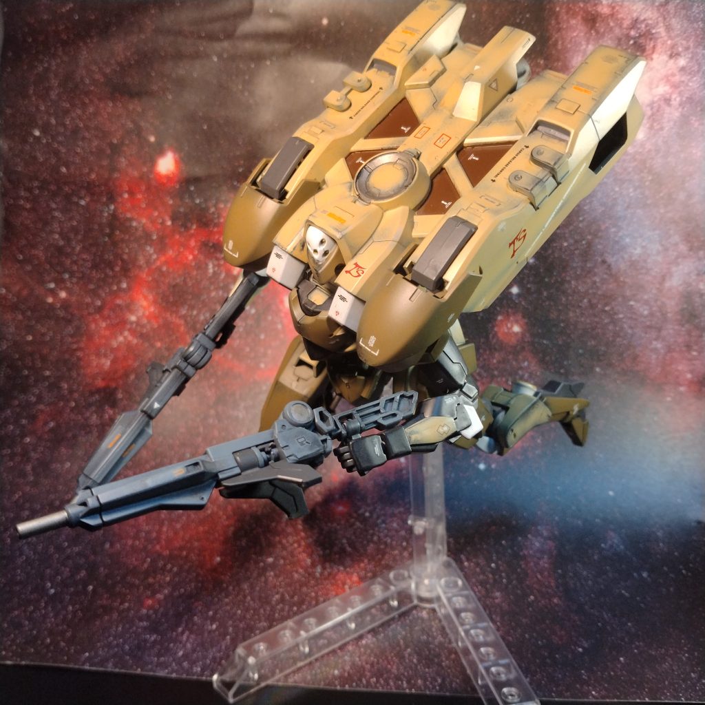 結局はスジ彫りは一切入れずにグラデーション塗装のみです!😀