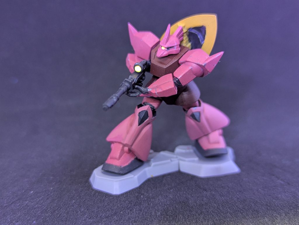 蛍光塗料でモノアイとビームライフルのスコープが光るようにしました