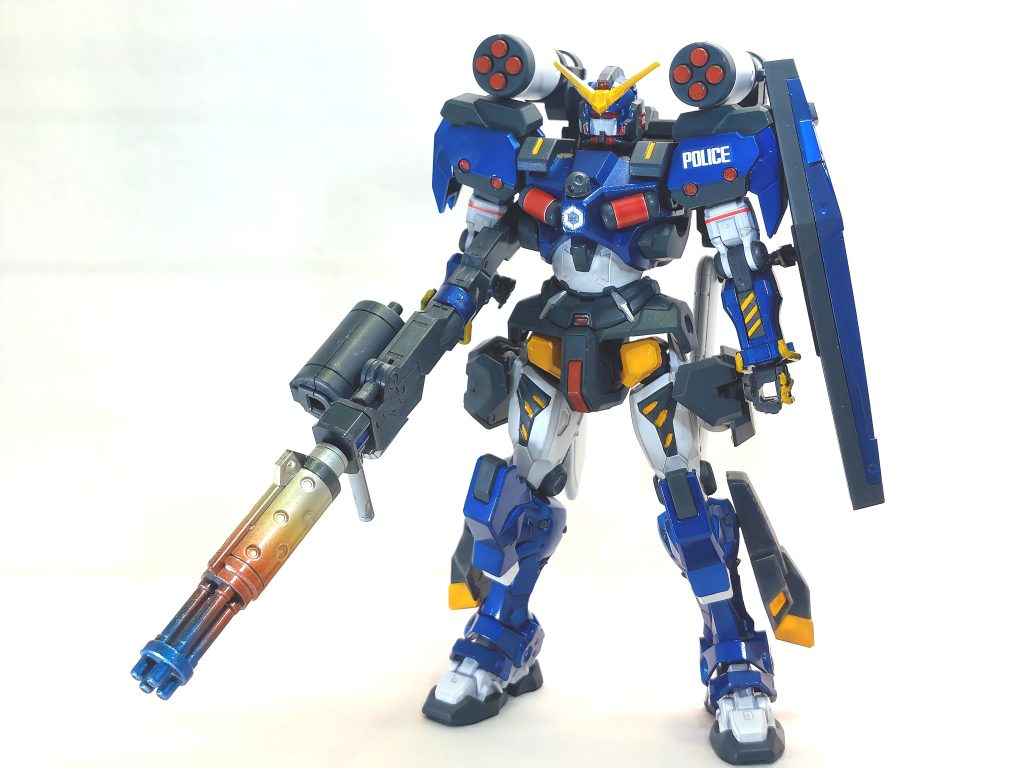 武装はガトリングガン、多連装ランチャー、その他様々な任務に応じて装備が変更可能。一見民間組織にしては過剰な戦力に見えるが、本来の軽キャノンが持つビーム兵器はサーベルのみに制限。各武装もMS制圧用に電磁テーザー弾に変更されている。