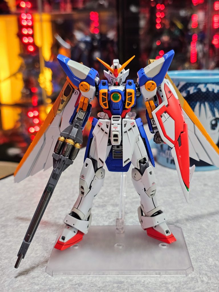 正面。W系は正面から撮影しても、デザインの面からツインアイがほとんど見えないですね。