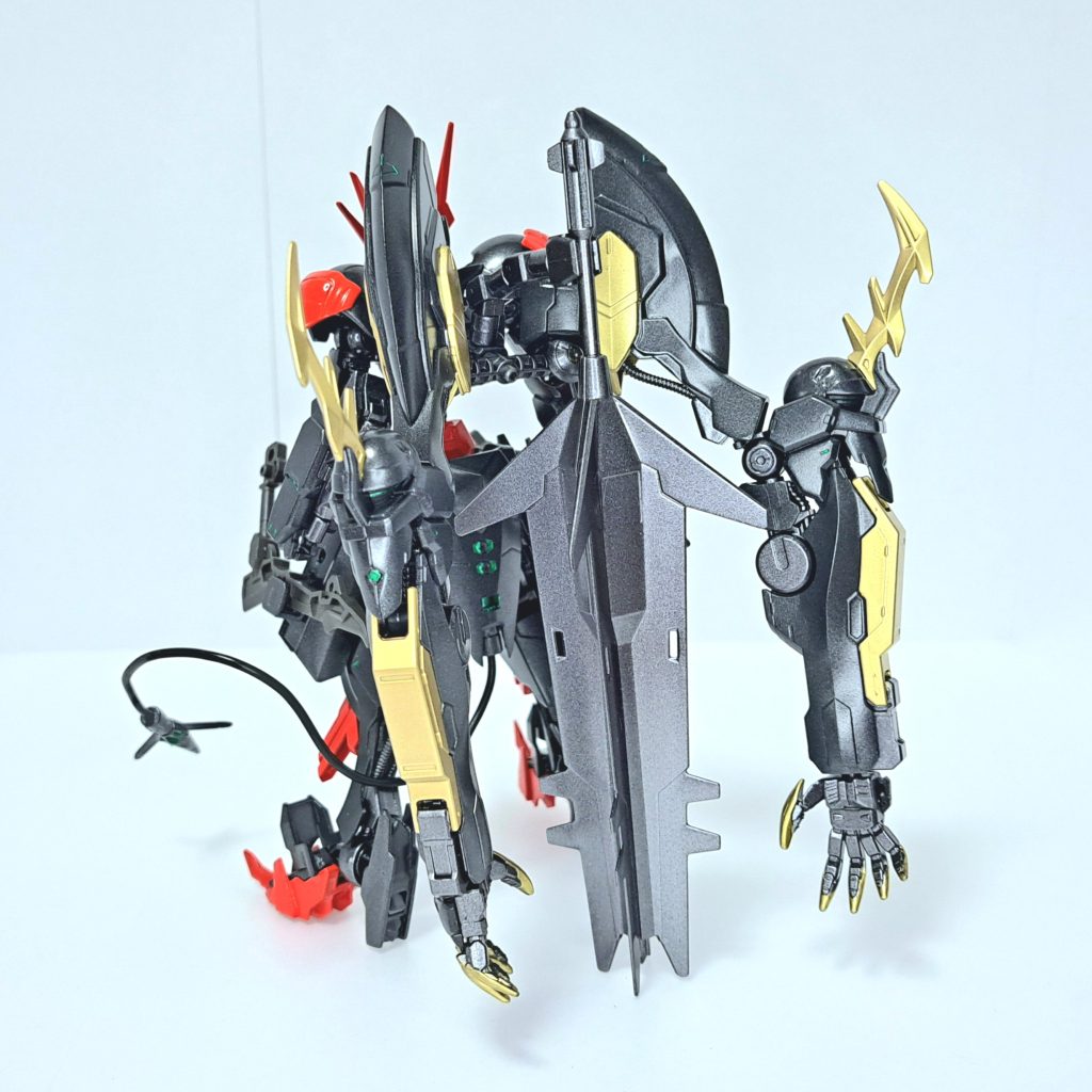 ガンダムアメイジングバルバリックタウロスルプスレクスの後半身をマハラケンタロウが担当し製作した機体。主にAIが操作するが操縦者自らの操作が可能。 機体はバルバリックと殆ど同じパーツで構成されているが、再起の思いを込めバルバタウロスのアンテナに新たなアンテナを追加した。バックパックにはルプスレクスのメイスと、サブアームとしてルプスレクスの腕部を装着している。オーラ機体から発生させる紫色のオーラ。バルバタウロスはバトルシステムを暴走させる程のエネルギーを放出していたが、本機ではシステムに支障が出ない且つルール上問題のない程度に制限された。オーラを発生している間、攻撃力と防御力が増大する。 ↓ 武器 ↓