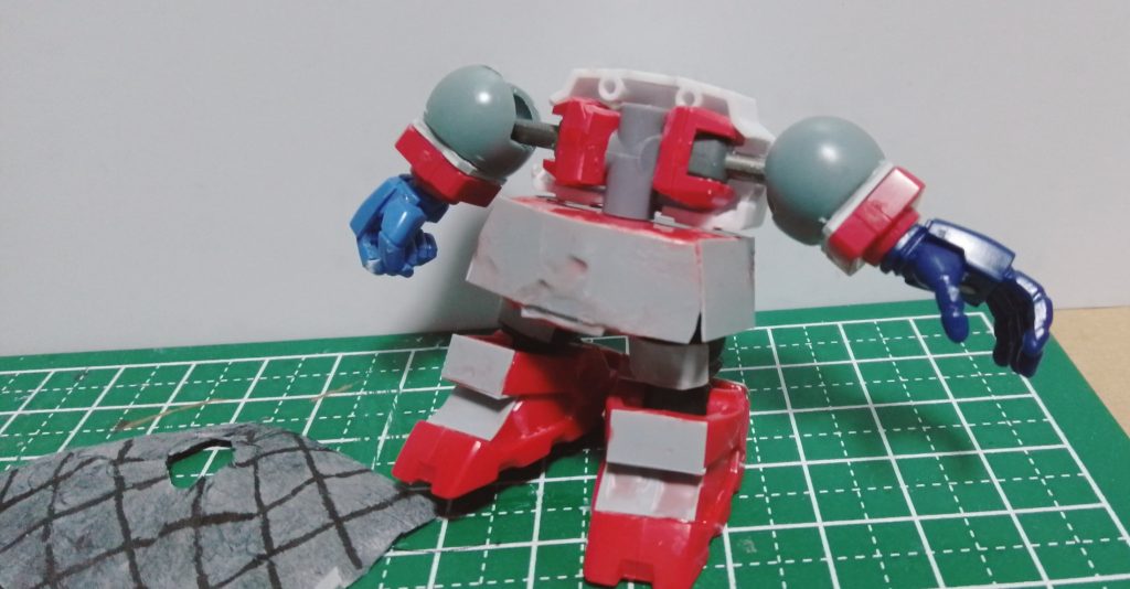 弓矢をつがえるポーズの為に内部を削ってスイング可動を仕込んでいます。