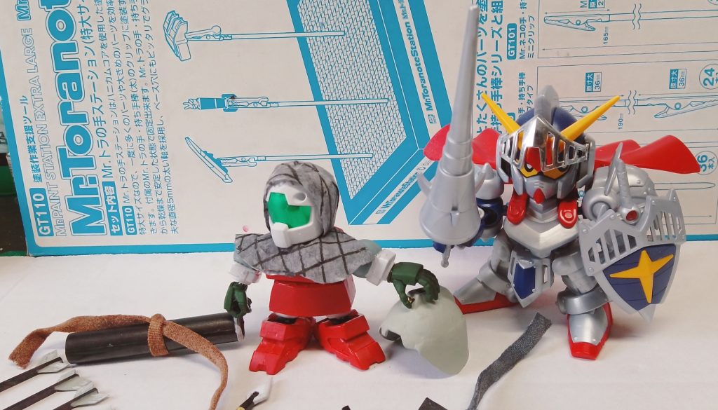 騎士ガンダムと並べるとこの位のサイズ感。この体格差で強さの差を感じてとてもいいなぁと個人的すきポイント(gundam-kao3)