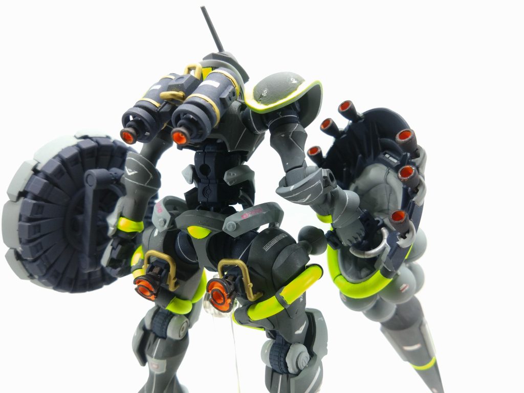 バックショットです。バーニア類は蛍光オレンジで統一しました。