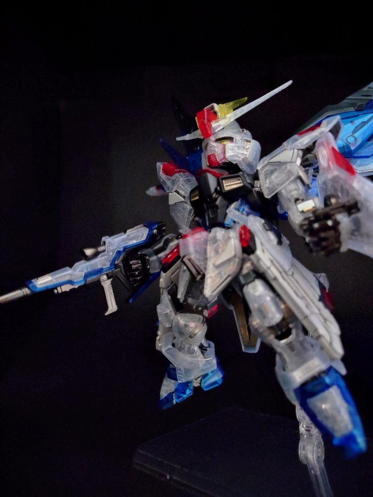 舞い降りる剣もポージングが悪いのか写真の腕が悪いのか、、、