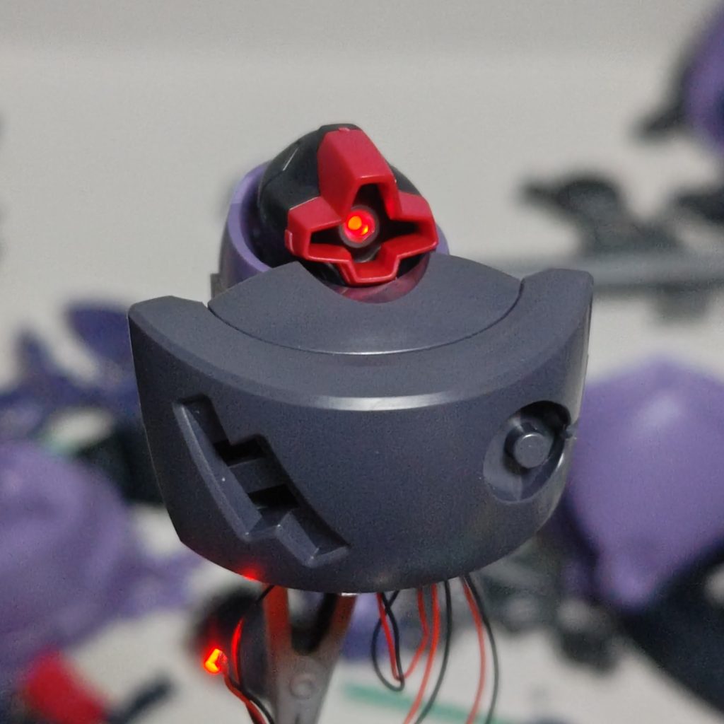 あとはケーブルを通せば、電池の入れ替えも簡単に出来てLED化が出来ます。