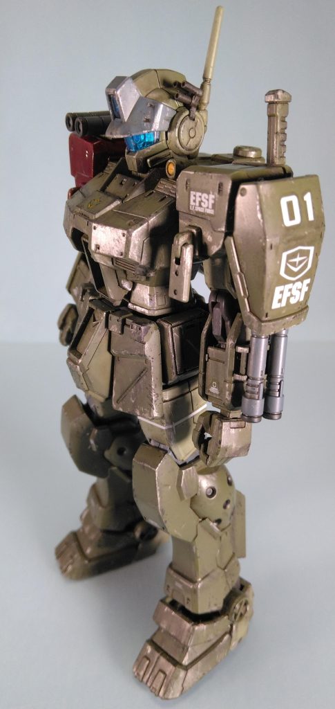 レッドショルダーの赤は血の様な赤らしいので血のり用カラーみたいなのがシタデルにはあるんでそれをわざとベッタリと塗装。