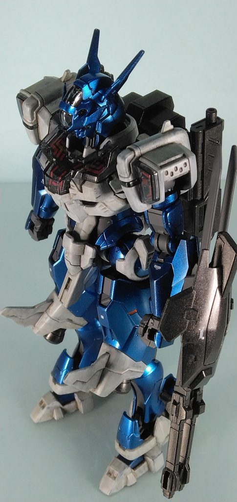 白いパーツだけ筆塗りでって感じで。