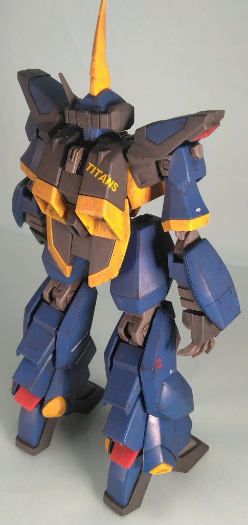 ゲート処理、部分塗装、デカール貼り、ウェザリングで完成。ガンプラて本来こんなぐらいで十分よね…