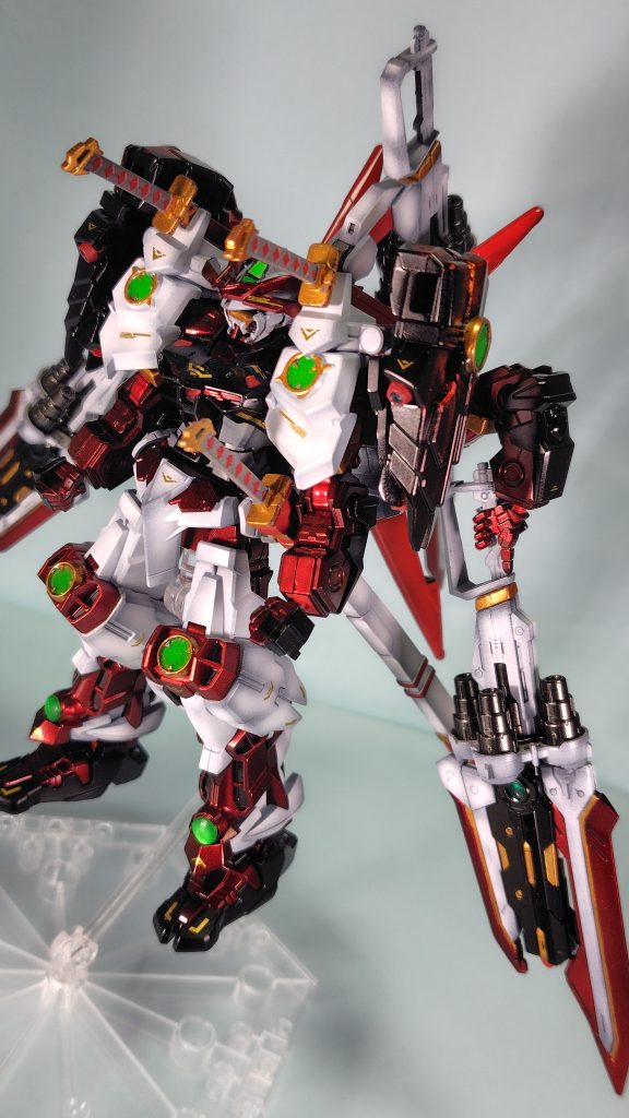 パッと見はレッドドラゴンのストライカーだけどカレトヴルッフ下げてるアームを文字通りアームに交換。