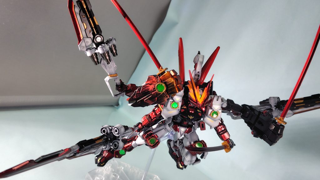 肩の拳は炎のイメージを入れた。