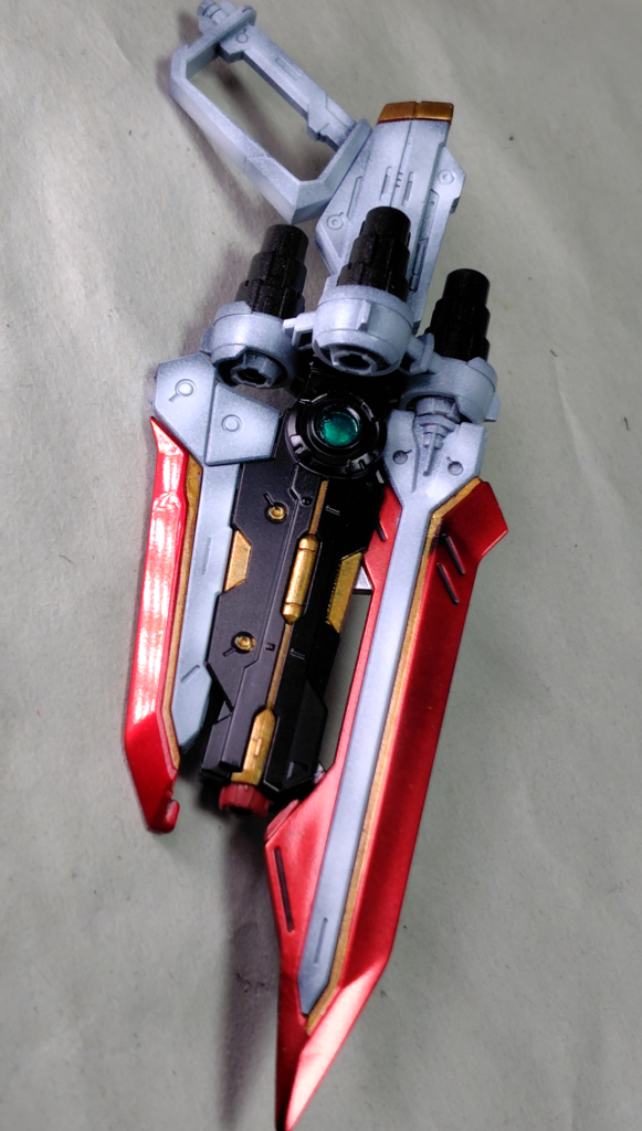 艶黒と金て、漆塗りに金箔みたいで和風っぽくないです?赤入れても朱みたいで和風。