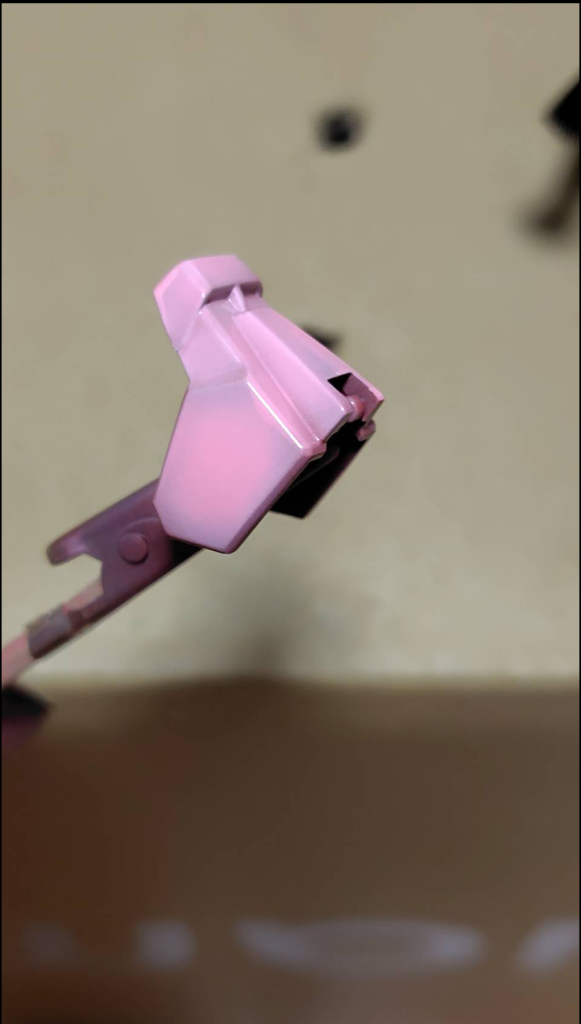 白を貫通しちゃう蛍光レッド君…