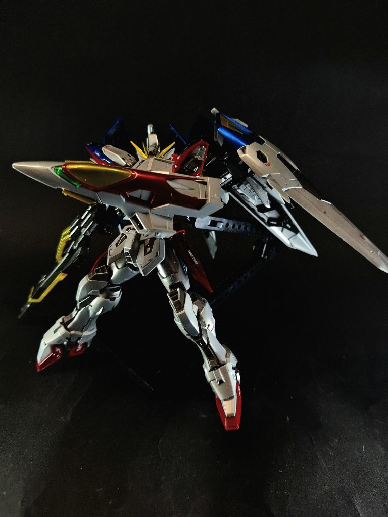 シールドネオバード形態時の機首を兼ねたシールド。空力を考慮した流線型のフォルムを持つ。先端部は伸縮構造となっており、敵への打突攻撃の他、機体冷却用の放熱装置としても機能する。ウイングバルカンシールドの左右両端に1門ずつ内蔵されている機関砲。