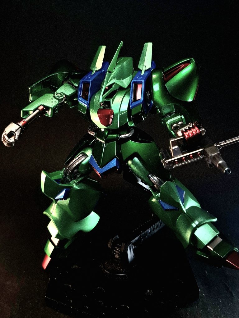 アーム・パンチ下腕部に内蔵したシリンダー状のフレームの伸縮機構を利用してマニピュレーターを打ち出す機構。両腕に搭載され、格闘時などの奇襲に使用された。