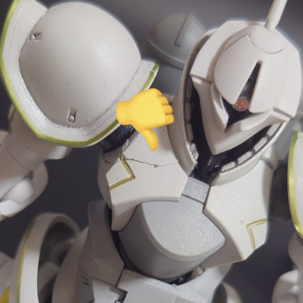 完成間近に胴パーツバキバキに割れ、パーツ請求でした。