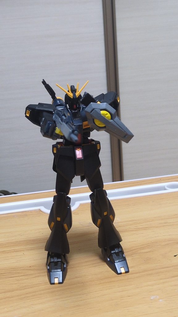 黒い（ν）ガンダム–2枚目/制作者：匿名