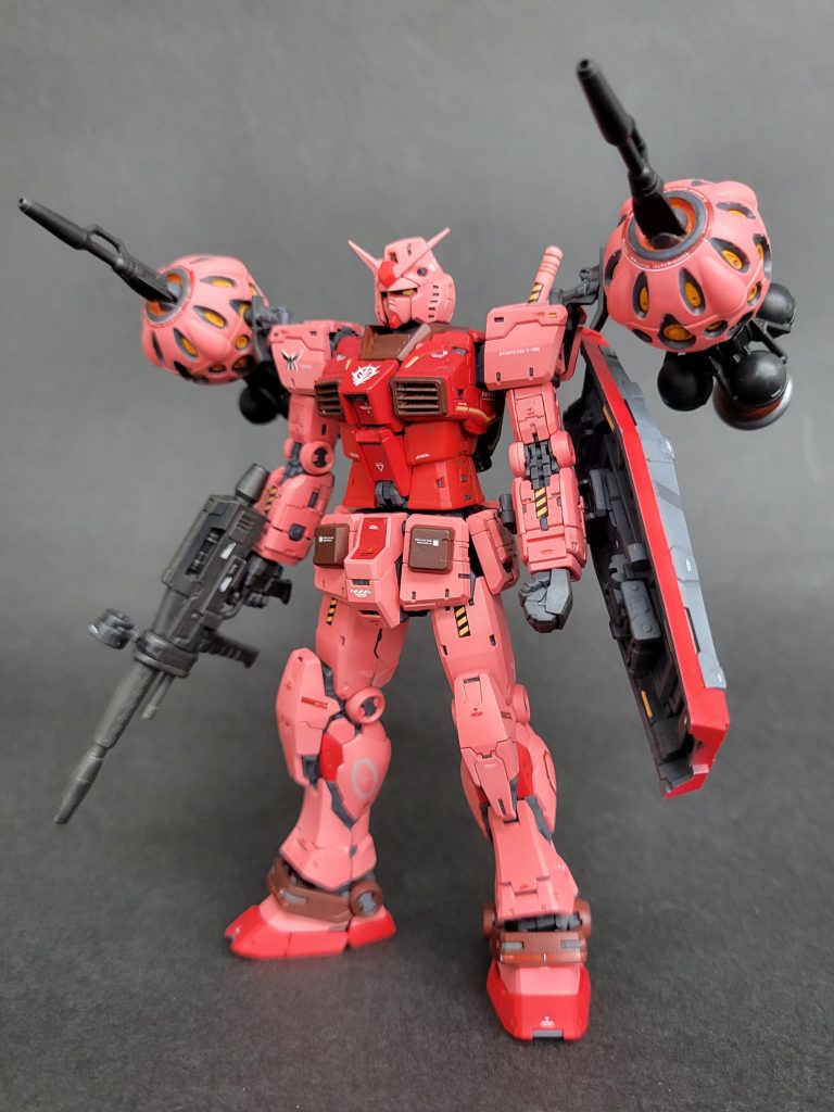 改造箇所はほぼ無く、シールド、股間部の連邦マークの穴埋めのみ。