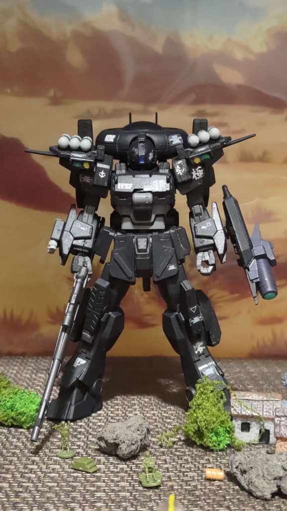 レーダードームにて索敵しステルス機能を生かしスナイパーライフルにて先制攻撃、狙撃する!機体を作成したいと思いこのカラーリングにしました。筆塗りでーす!人生で一番上手く筆塗りできたと思う(笑)