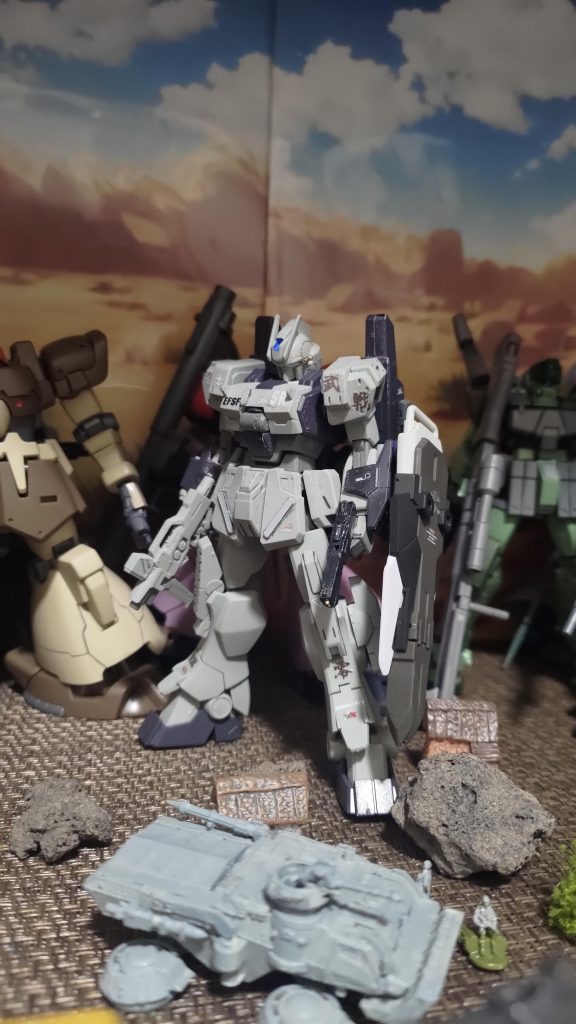 大成功とはいきませんでしたが、頭部バルカンと自作のハンドガンに真鍮パイプにてディテールアップをしたので編集しておきます。ほんとあのブルー・ディスティニー1号機を買っといて良かった、あれがなかったら頭部バルカンのディテールアップをしなかったと思うので。