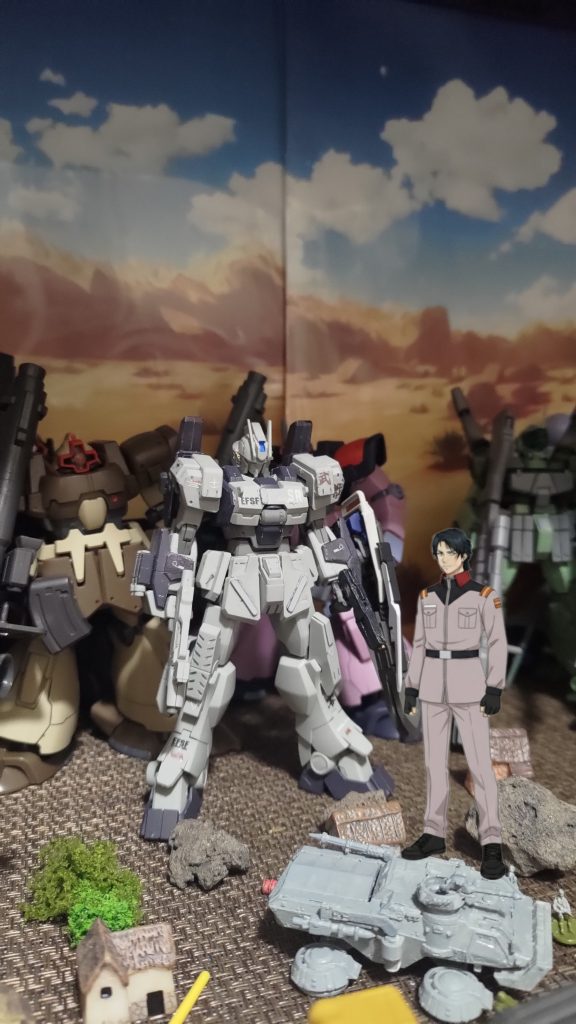 ハンドガンの中央に正確に真鍮パイプ入れられなかったのは悔やまれますし頭部バルカンも左側しか上手くいかなかったのがなー追記 使用した工具はダイソーさんの手芸コーナーに置いてある手芸用ハンドドリル1mmとSeriaで見つけたプライヤーで真鍮パイプをカットしました。潰れないようにプライヤーで挟んで回して切る、持っているパイプカッターが1mm対応していなかったので真鍮パイプは海外サイトにて購入した外形1mm、内径0.5mm、長さ50cm531円の物を使用しました。