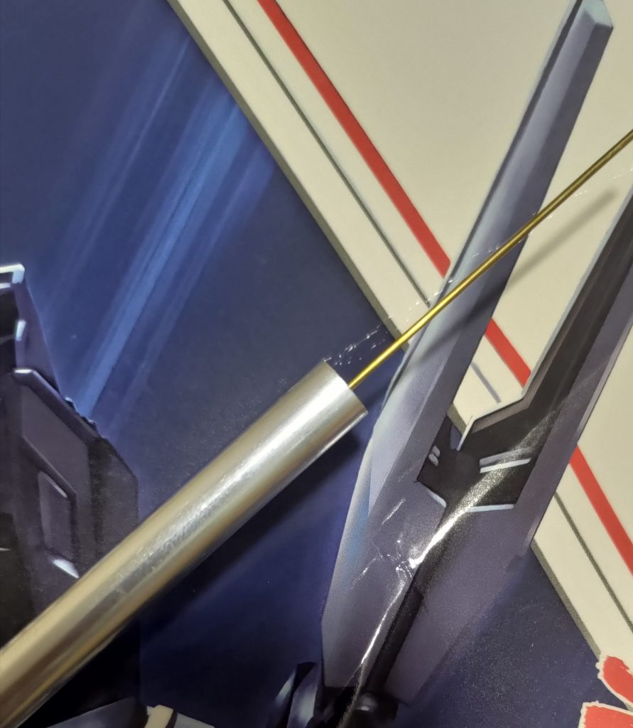 真鍮パイプはステンレスパイプと思わしき物の中に入れられて発送されて来たので、このステンレスパイプらしき物を暇な時になにかの砲身としてディテールアップの材料として使ってみたいと思っています。オリジナルキャノンを作成して見るかもしれんけど追記 1mm程度の細い真鍮パイプはカッターの刃の上で転がして切断するのが一般的なようです。