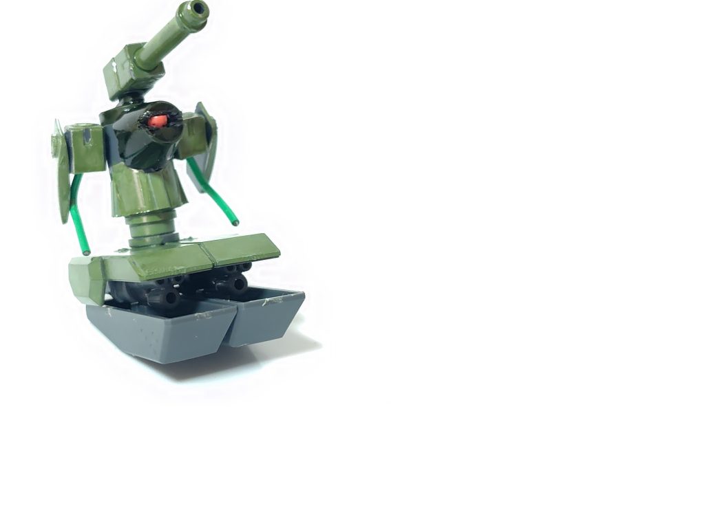 使ったパーツのギミックでキャタピラを展開してガトリングが露出します